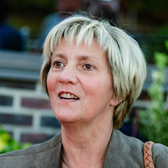<span>Heidi Ide</span>